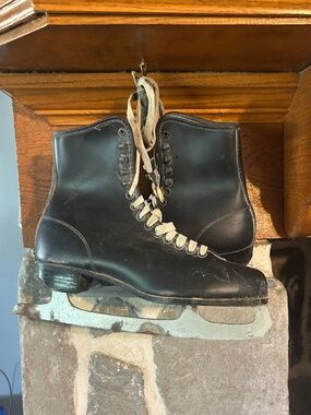 Vintage Men’s Black Leather Ice Figure Skates